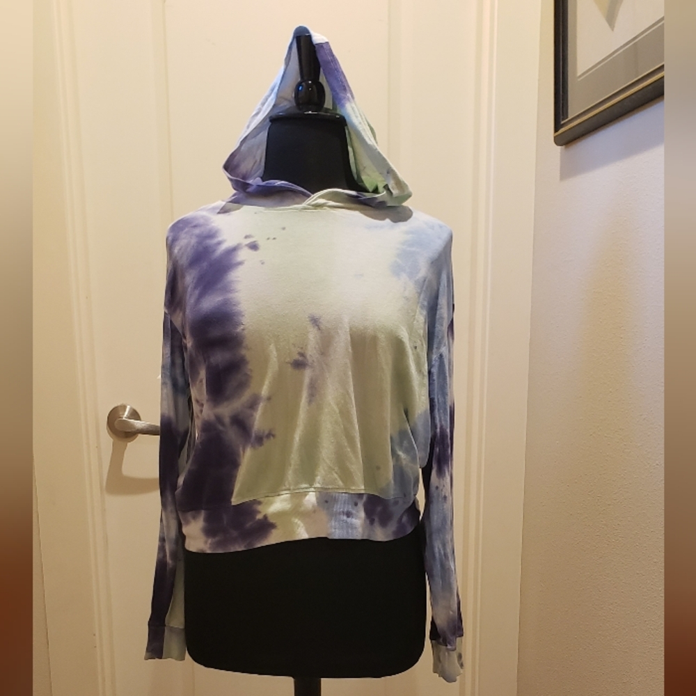 Marika Purple and Cream Tie-Dye Women's Cropped Hoodie